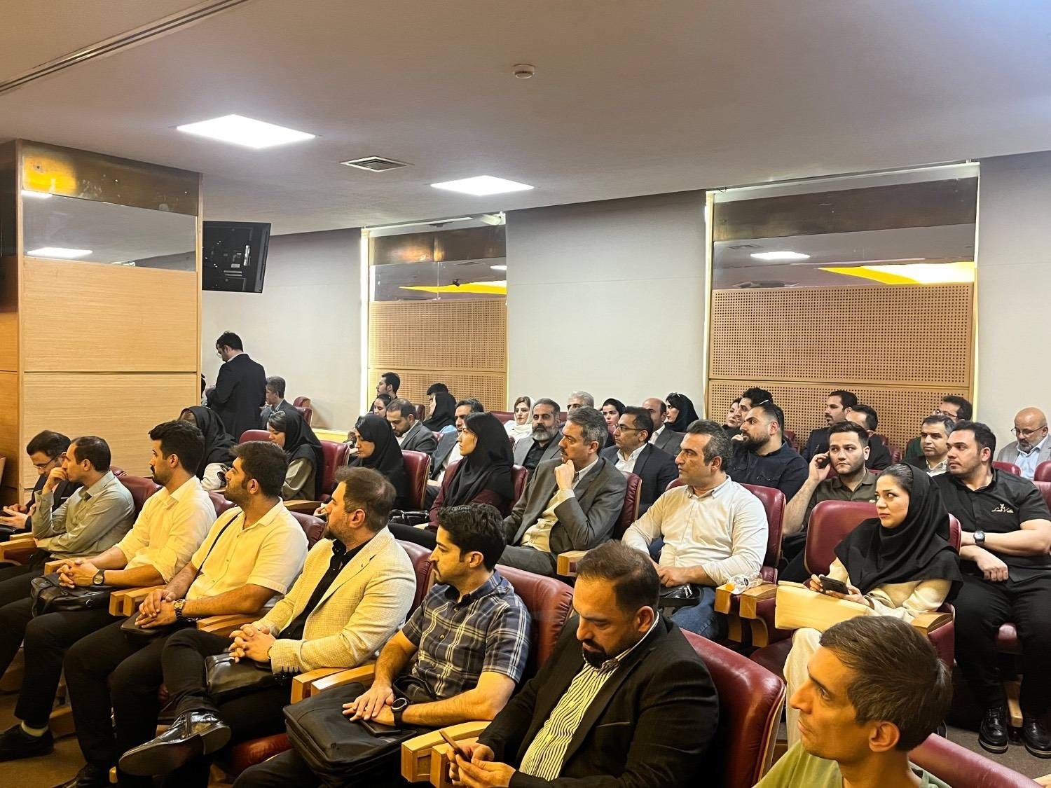 حضور مدیران و کارکنان شرکت مهندسی نیپک در میزگرد تخصصی «مس؛ فرصت صنعتی قرن، تجارت آینده و سکوی نوآوری‌های سبز»