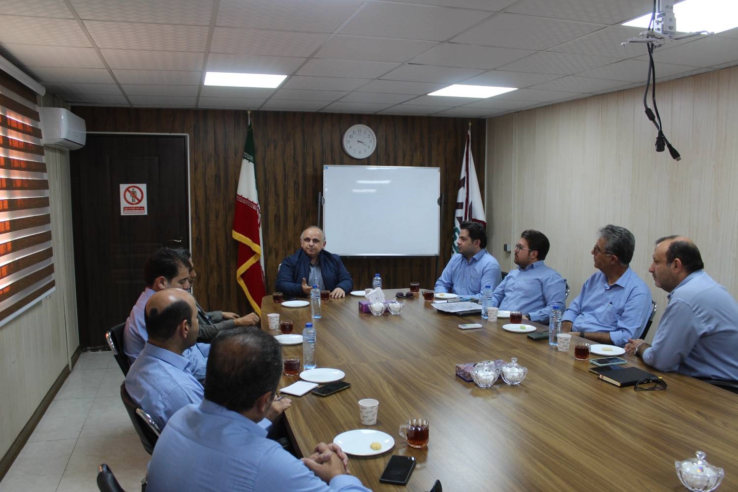 The presence of the CEO of NIPAC Engineering Company in a specialized meeting (4)