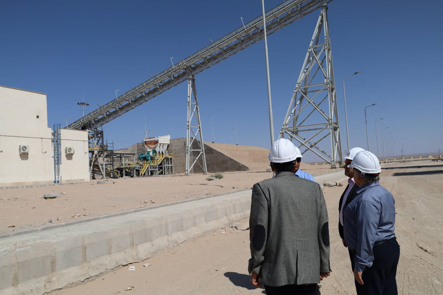 تأکید بر پیشرفت، انسجام و هماهنگی تیمی در پروژه آهک خاتون‌آباد (1)