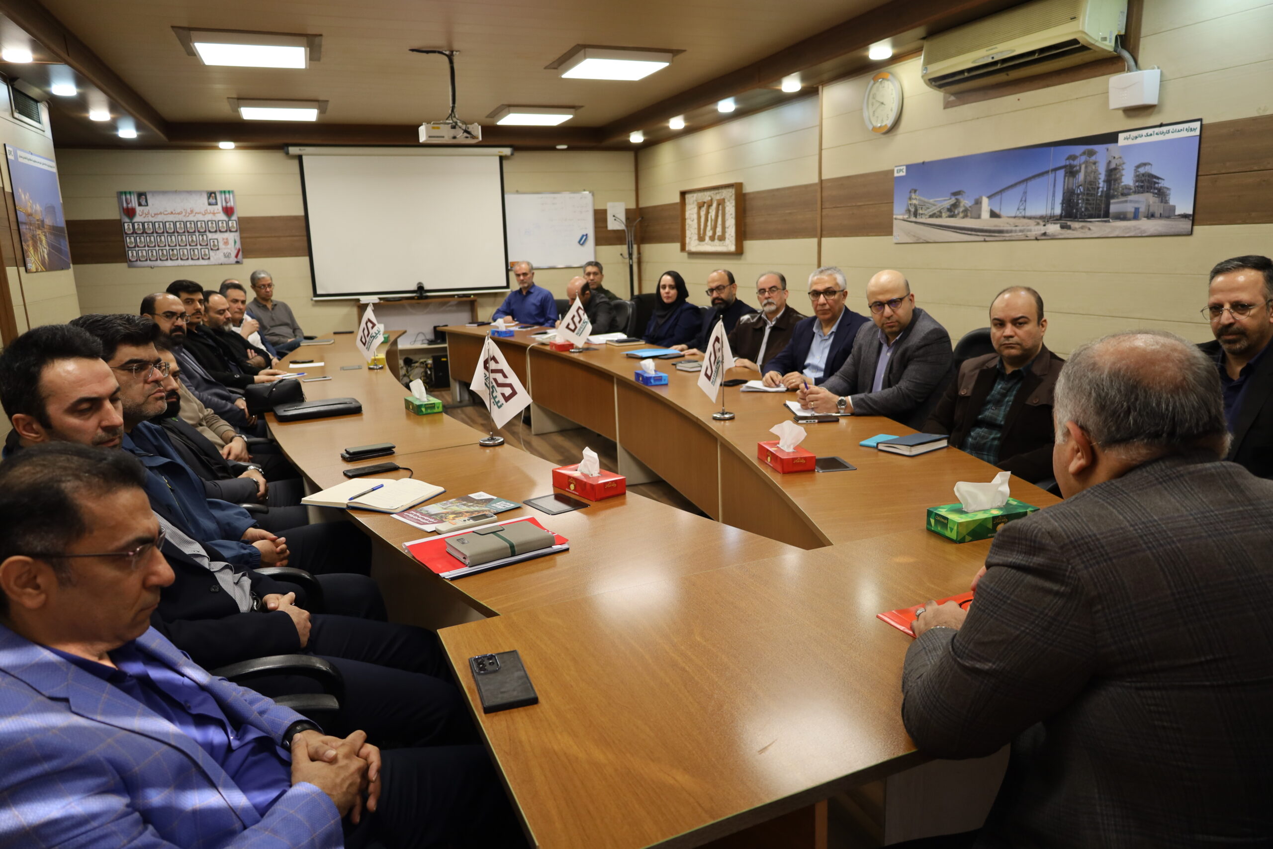 برگزاری نخستین جلسه شورای مدیران با حضور مهندس احمدی