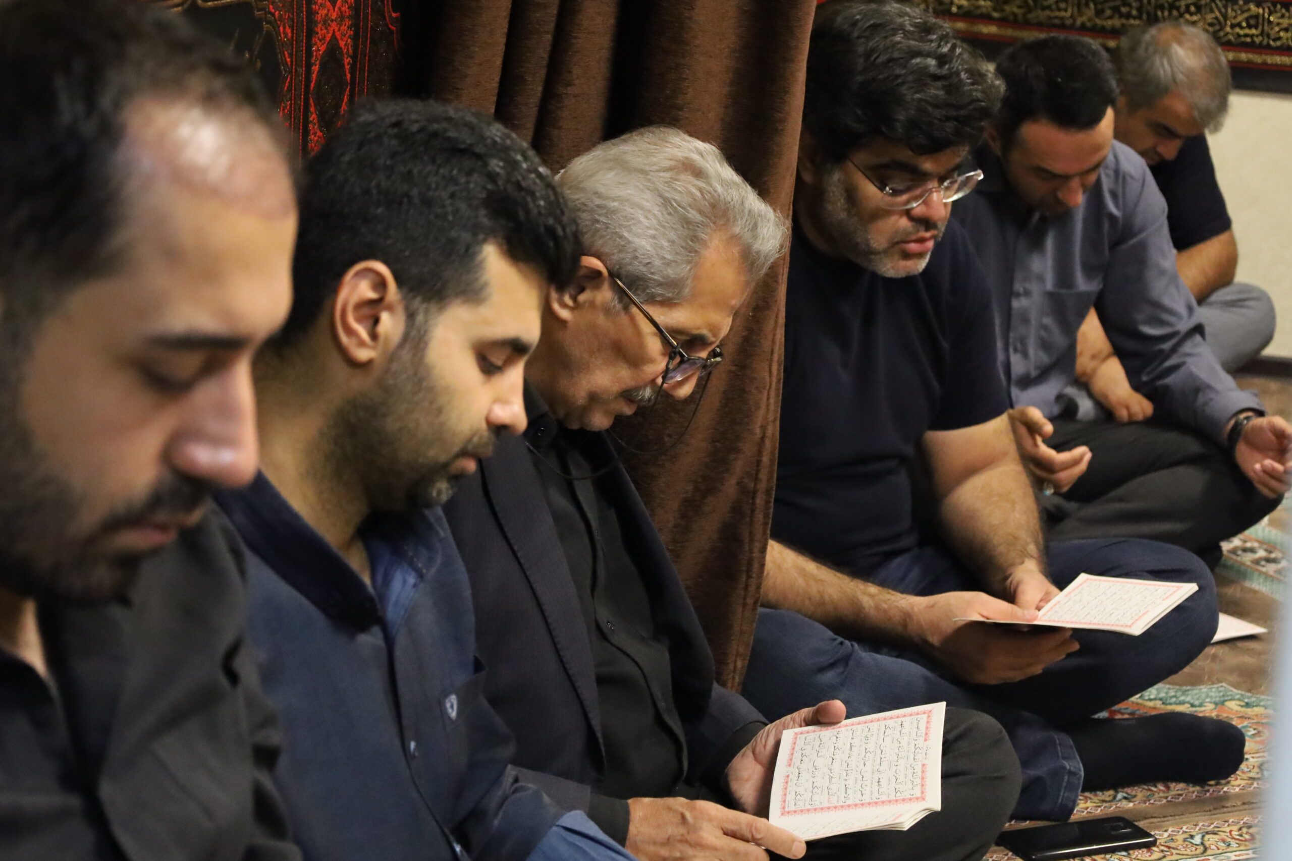 همزمان با دهه آخر ماه صفر آئین طبخ و توزیع غذای نذری در شرکت مهندسی نیپک برگزار شد